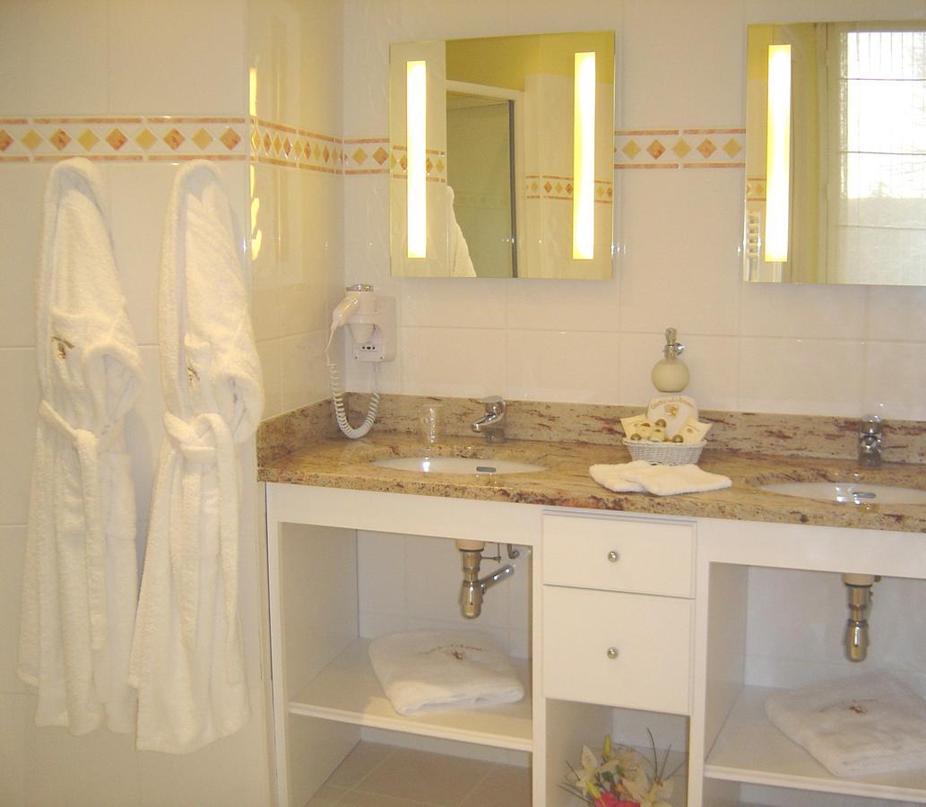 Chateau De La Riviere Bed & Breakfast La Riviere  Ngoại thất bức ảnh
